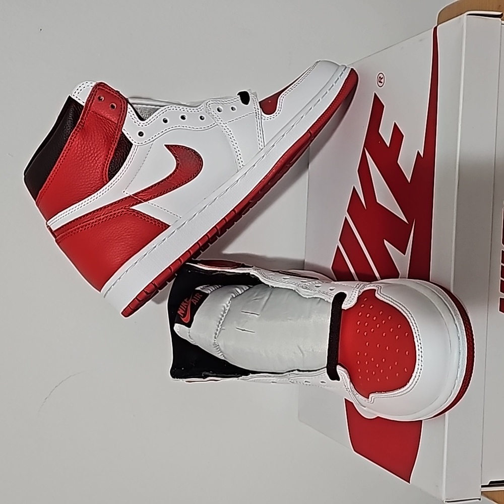 NIKE AIR JORDAN RETRO 1 HERITAGE SIZE 10 BRAND NEW NEVER WORN.0